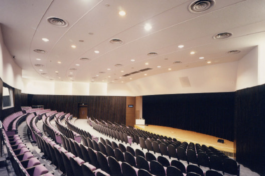 日本赤十字九州国際看護大学